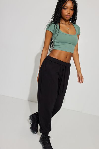Kick Back Distressed Joggers in Black – Gina Marie's Brown Street Boutique