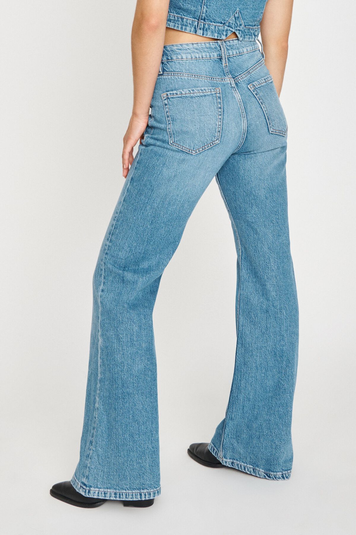 Garage Flare Patch Pocket Jeans- Goldie Blue. 4